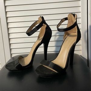 Womens High Heels // Black // Size 7 // Perfect condition // Rarely Worn //